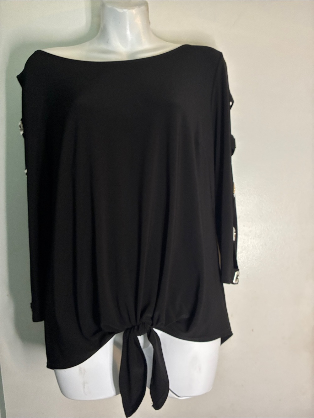 Designer Frank Lyman Women’s Black Tie-Front Top Beautiful and Flirty Size 10